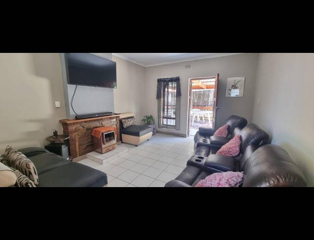 3 BEDROOM HOUSE FOR SALE IN BRACKENDOWNS